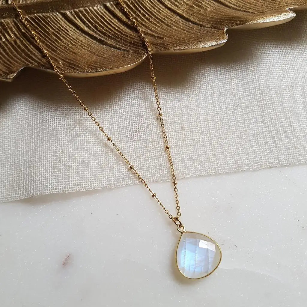 Goldene Halskette "Justine" mit Mondstein