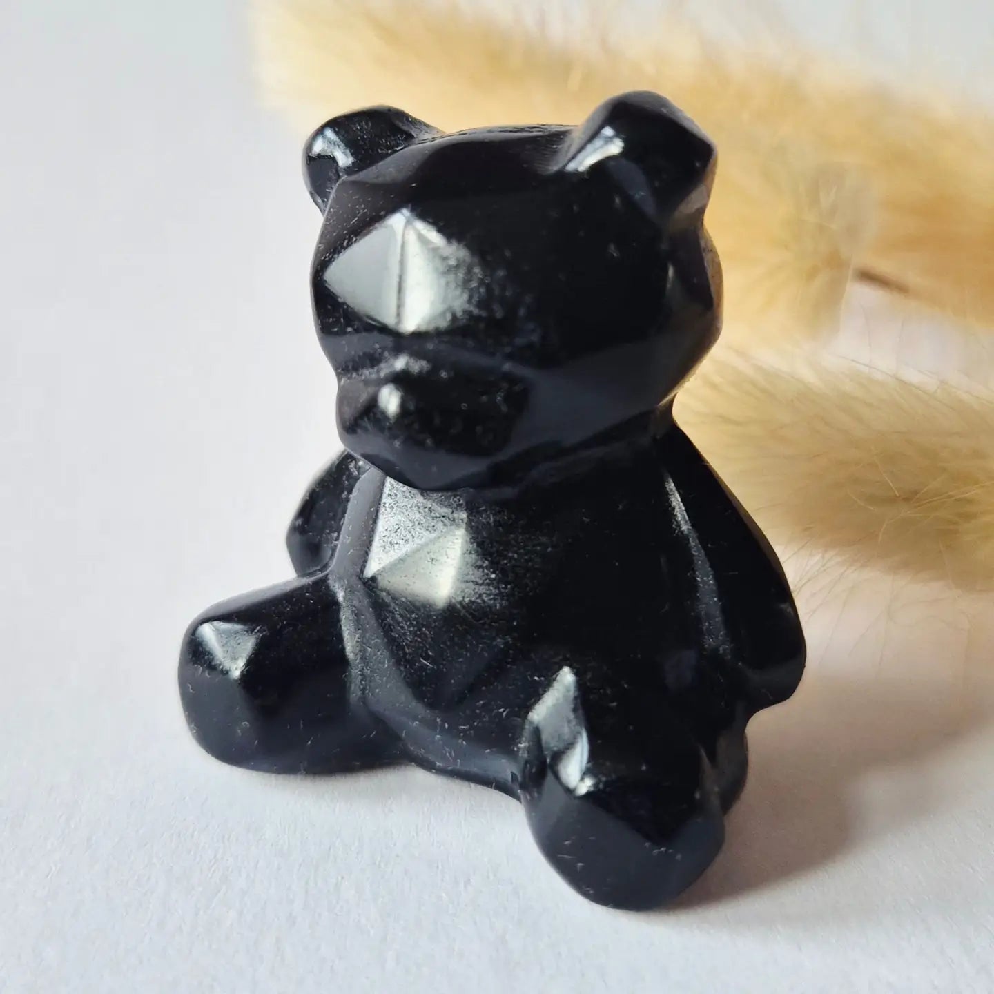Facettierter Bär aus Obsidian
