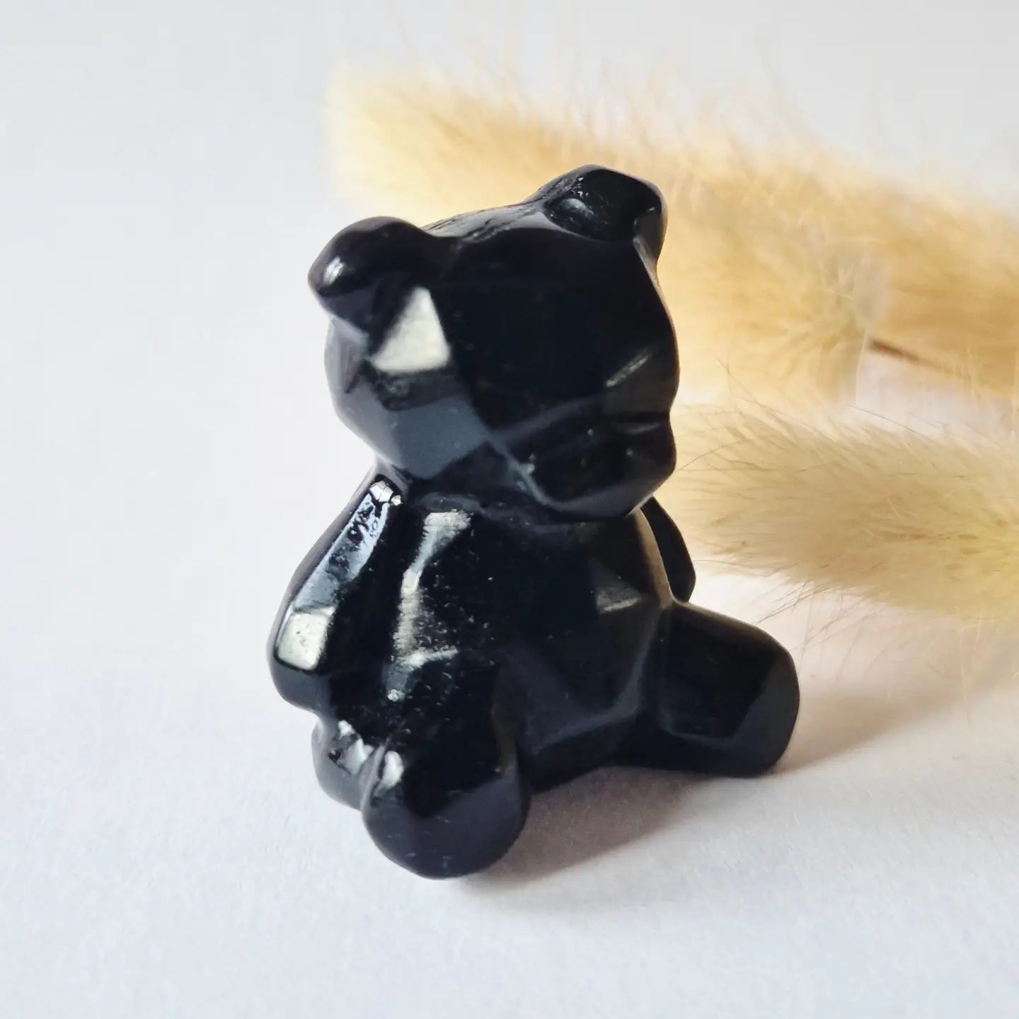Facettierter Bär aus Obsidian