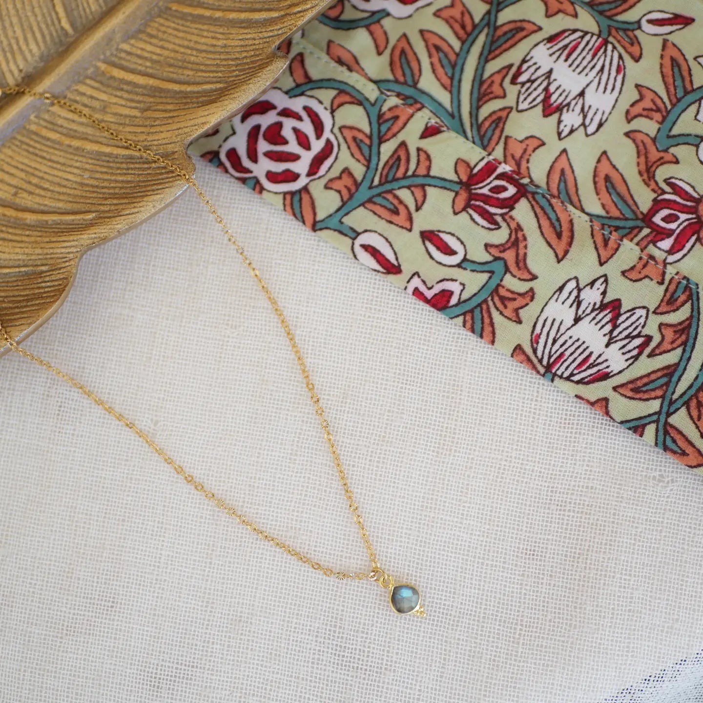 Halskette mit Labradorit, gold