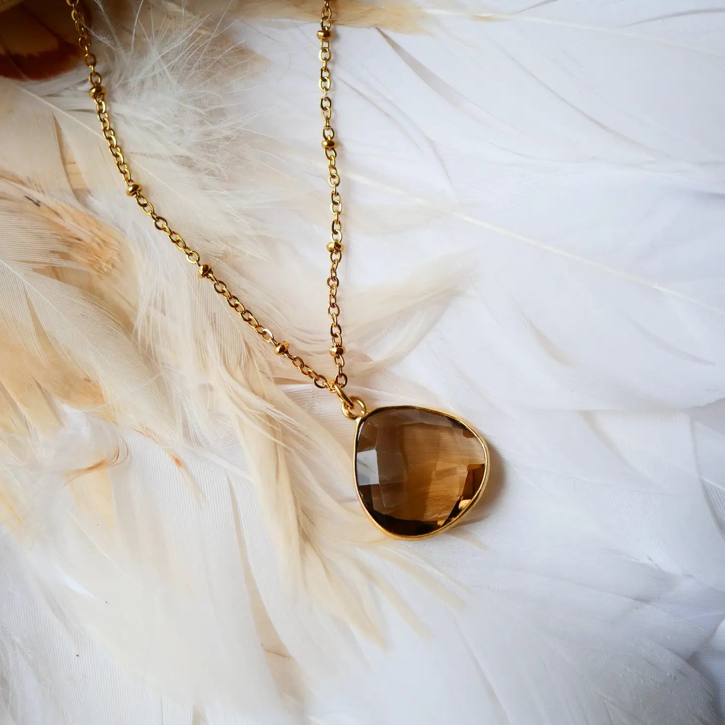 Goldene Halskette "Justine" mit Rauchquarz