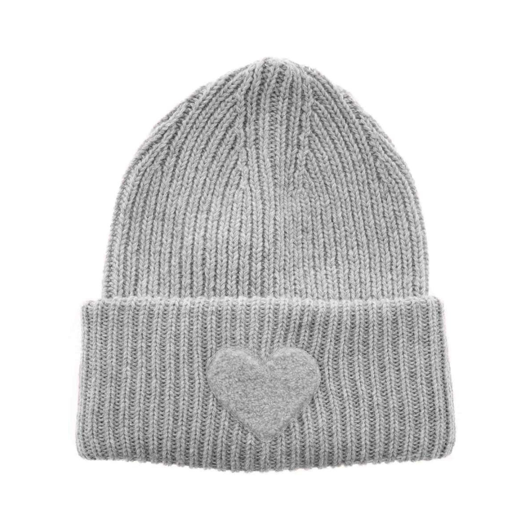 Grobstrick Beanie aus recyceltem Material mit Herz Patch