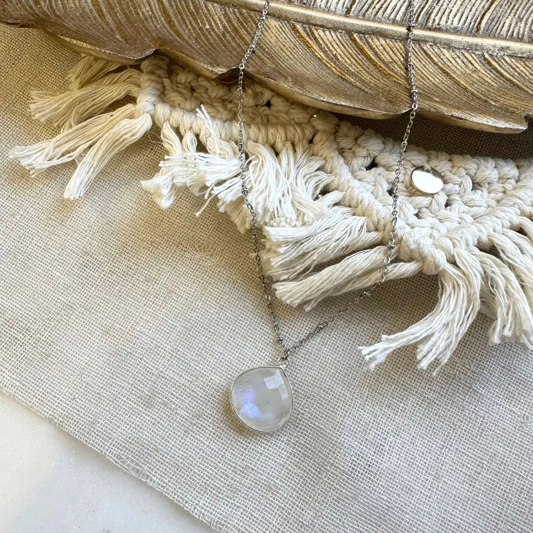 Silberne Halskette "Justine" mit Mondstein