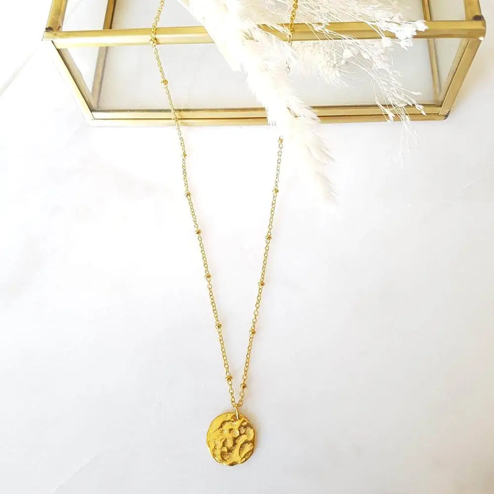 Goldene Halskette, Ivy