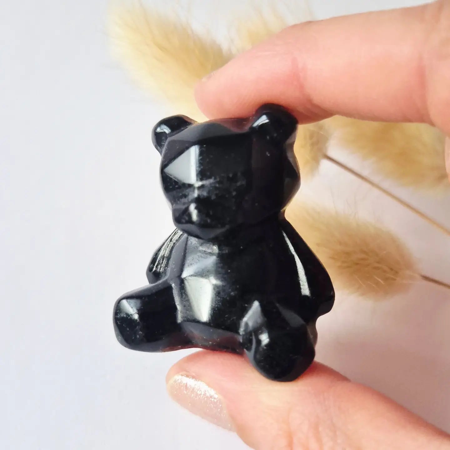 Facettierter Bär aus Obsidian